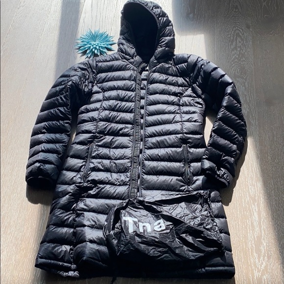 TNA Jackets & Blazers - Tna Aritzia Botaine Long Puffer Coat - Medium 😁